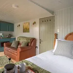 Thistle Lodge, District Shepherd Hut With Hot Tub Дом отдыха *