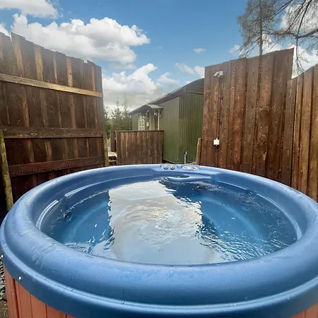 Thistle Lodge, District Shepherd Hut With Hot Tub