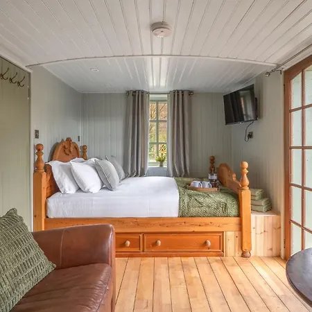Thistle Lodge, District Shepherd Hut With Hot Tub