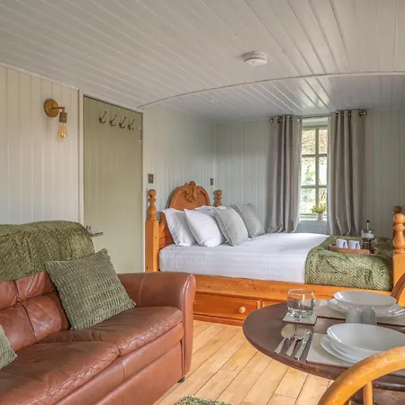 Thistle Lodge, District Shepherd Hut With Hot Tub