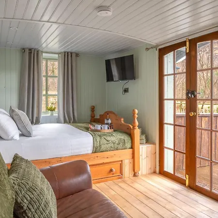 Thistle Lodge, District Shepherd Hut With Hot Tub *