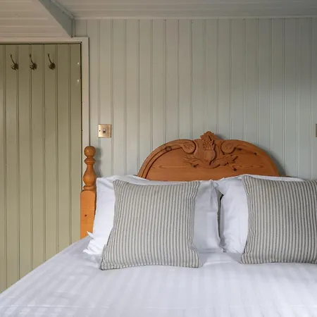 Thistle Lodge, District Shepherd Hut With Hot Tub