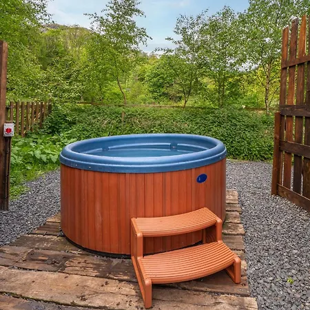 Thistle Lodge, District Shepherd Hut With Hot Tub *