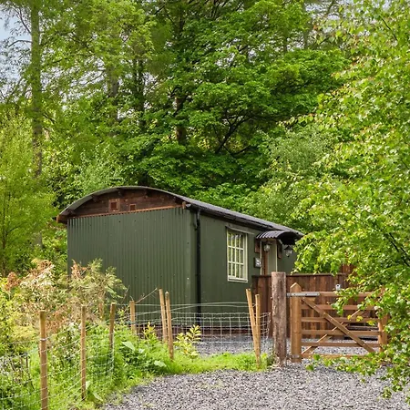 بيت للعطل Thistle Lodge, District Shepherd Hut With Hot Tub