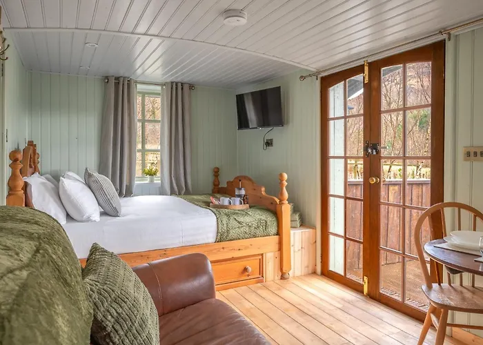 Thistle Lodge, District Shepherd Hut With Hot Tub *