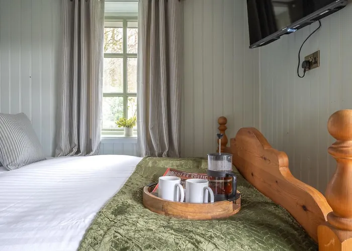 Thistle Lodge, District Shepherd Hut With Hot Tub Coniston