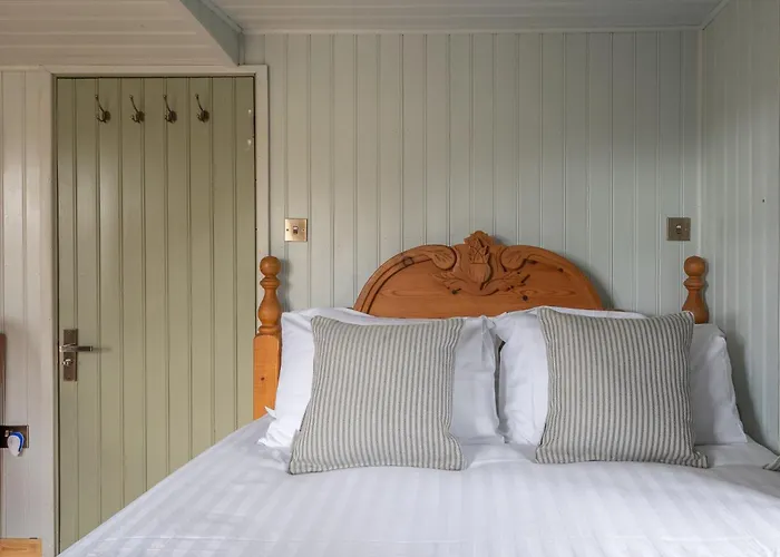 Thistle Lodge, District Shepherd Hut With Hot Tub