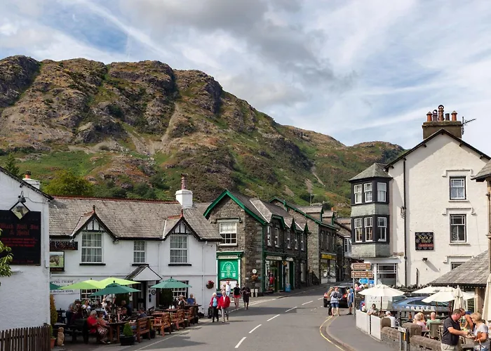 Holiday home Thistle Lodge, District Shepherd Hut With Hot Tub